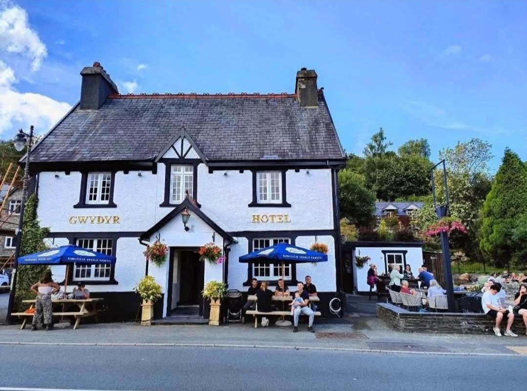 Y Gwydyr Hotel - Dolwyddelan Esterno foto