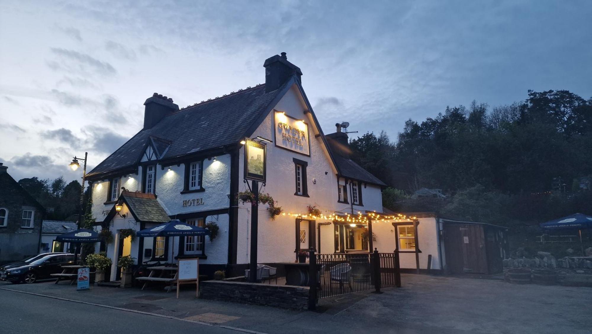 Y Gwydyr Hotel - Dolwyddelan Esterno foto