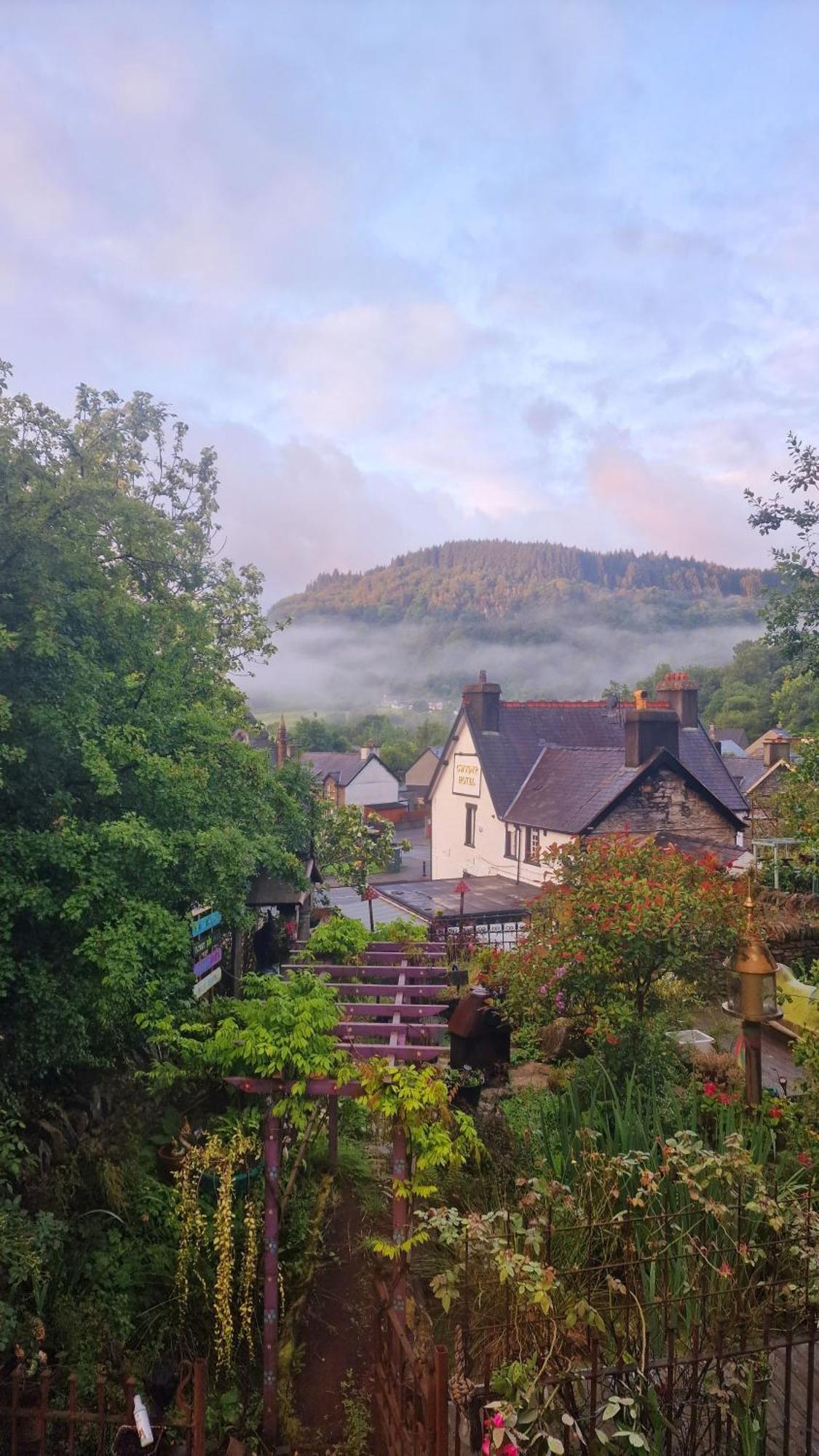 Y Gwydyr Hotel - Dolwyddelan Esterno foto